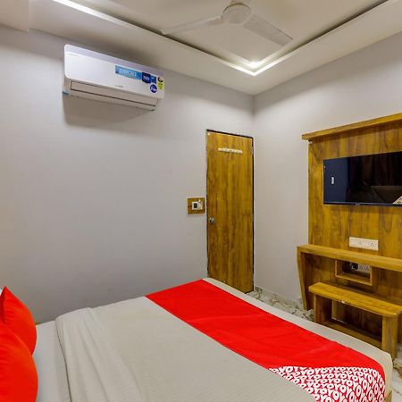 Hotel Krishna อาเมดาบัด ภายนอก รูปภาพ