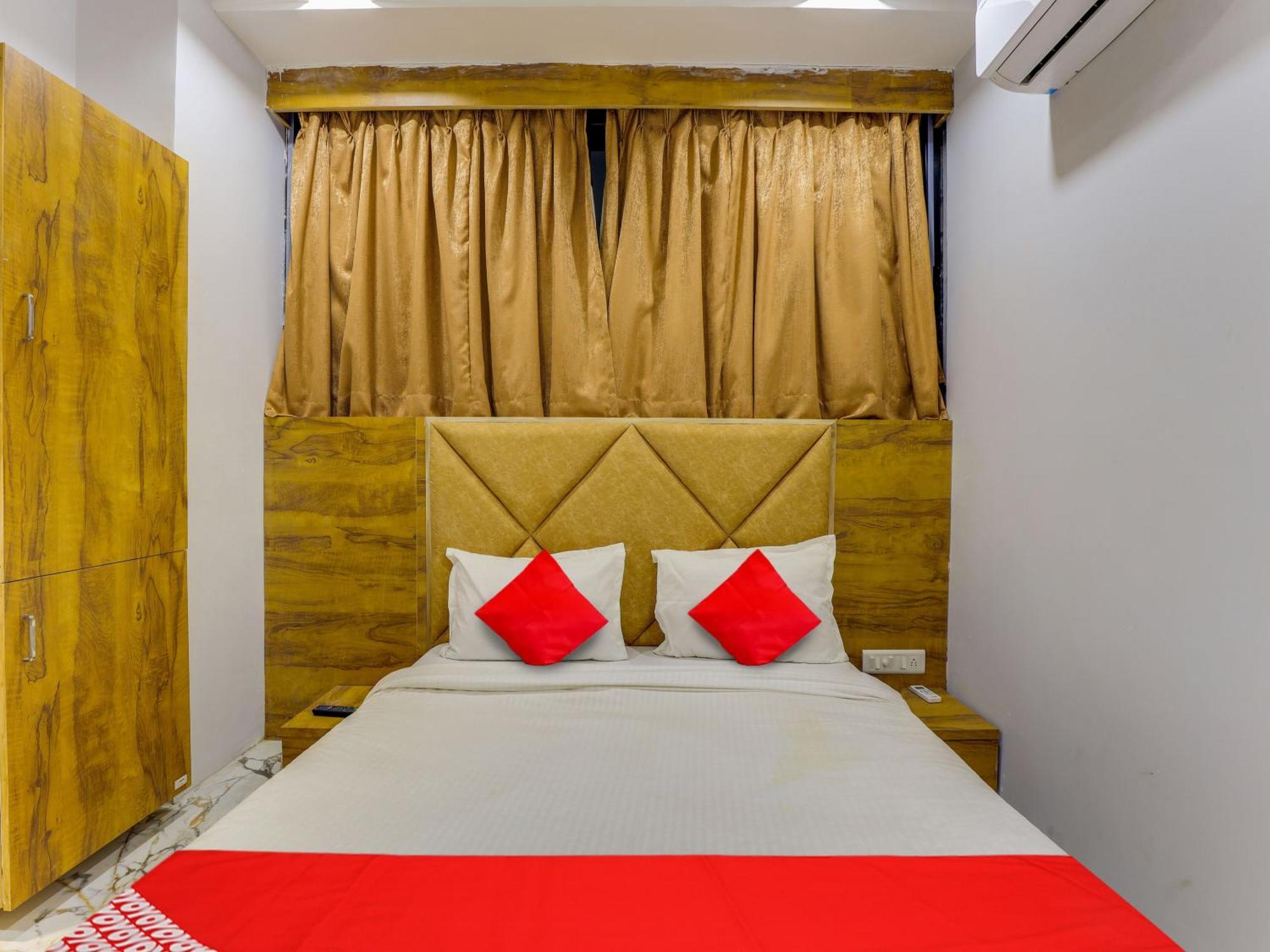 Hotel Krishna อาเมดาบัด ภายนอก รูปภาพ